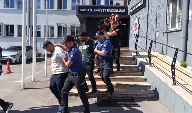 Bursa’da sahte polis çetesi yaşlı çifti 100 milyon lira dolandırdı