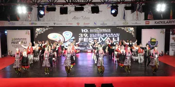 Dünyanın renklerini İnegöl’de buluşturan festival başladı