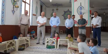 İlçe Protokolünden Kur’an Kursu Öğrencilerine Dondurma Tadında Ziyaret