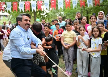 Oktay Yılmaz’dan miniklere sürpriz
