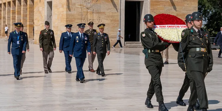 ABD Genelkurmay Başkanı Orgeneral Caine, Anıtkabir’i ziyaret etti