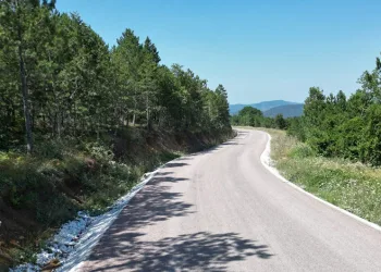 Büyükşehir Mustafakemalpaşa’da yolları yeniliyor