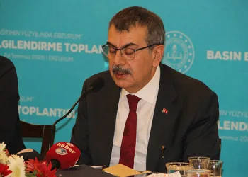 “Geçmişiyle gurur duyacak bir nesil yetiştirmemiz gerekiyor”