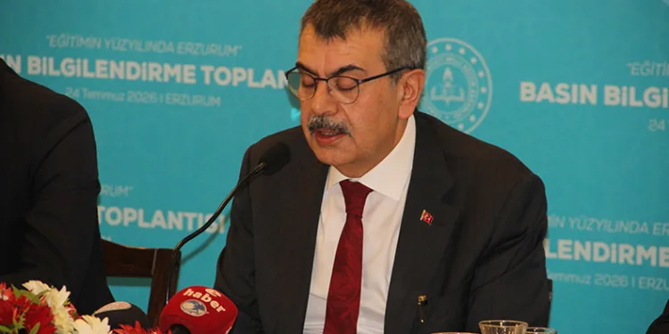 “Geçmişiyle gurur duyacak bir nesil yetiştirmemiz gerekiyor”