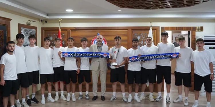 Başkan Aydın Şampiyon Gençleri Ağırladı