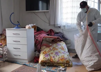 Yıldırım’da çöp ev temizlendi, 5 ton çöp çıktı