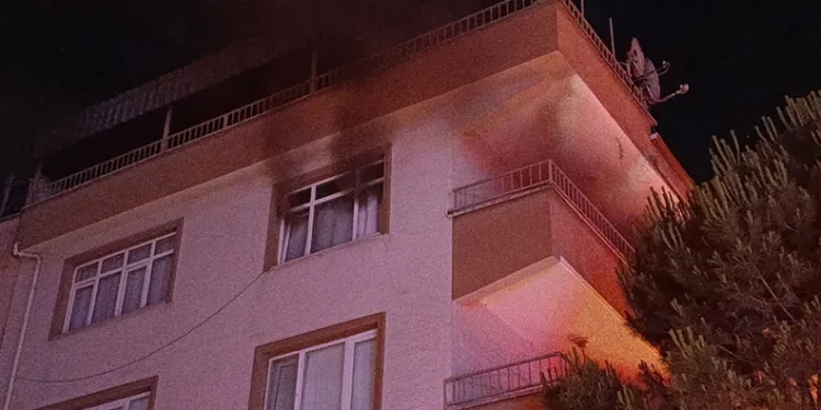 Bursa’da apartman dairesinde çıkan yangın paniğe neden oldu