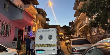 Dut toplarken çatıdan düşen adam hayatını kaybetti
