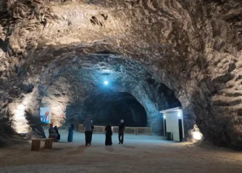 Denizde değil, yerin 150 metre altında serinliyorlar