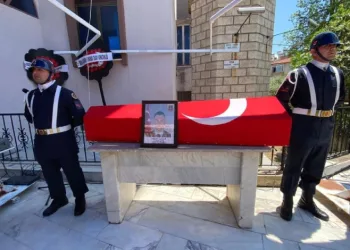 Kazada hayatını kaybeden uzman çavuş, al bayraklı tabutla son yolculuğuna uğurlandı