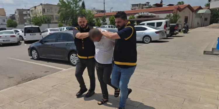 Arkadaşının 12 yaşındaki çocuğuna yankesicilik yaptırdı