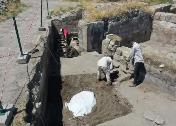 Ani Örenyeri’nde 900 yıllık erzak deposu gün yüzüne çıkarıldı