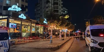 Kebapçıya kurşun yağdırdılar: Yemek yiyen 4 kişi yaralandı