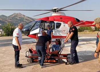 Ayağı kırılan kadın helikopterle hastaneye kaldırıldı