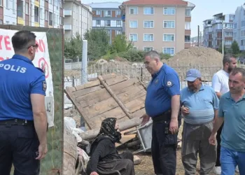 Kütahya’da tahliye gerginliği, 84 yaşındaki kadın ve oğlu ekiplere direndi