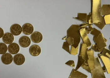 İç çamaşırında sakladığı altın ve euro ile gümrükte yakalandı