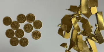 İç çamaşırında sakladığı altın ve euro ile gümrükte yakalandı