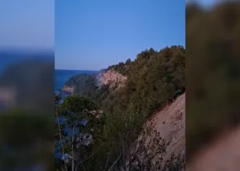 Kastamonu’da ormanlık alana düşen yabancı cismin patlaması sonucu yangın çıktı