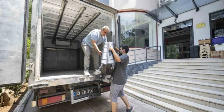 Mersin’de üniversitelilere ücretsiz taşınma desteği