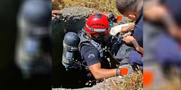 Mersin’de 18 metrelik kuyuya düşen keçi kurtarıldı