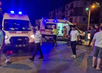 Bisiklet ile motosiklet çarpıştı: 2 kişi yaralandı