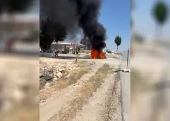 Gaziantep’te seyir halindeki otomobil alev topuna döndü
