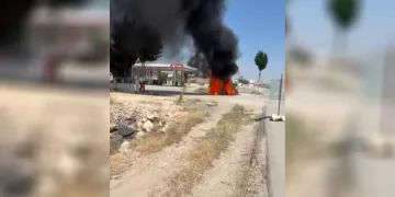 Gaziantep’te seyir halindeki otomobil alev topuna döndü
