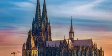Köln Katedrali’ne giriş için 12 euro dönemi başladı