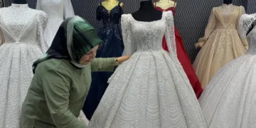 Bu sezon dantel ve kaburga gelinlik modelleri revaçta