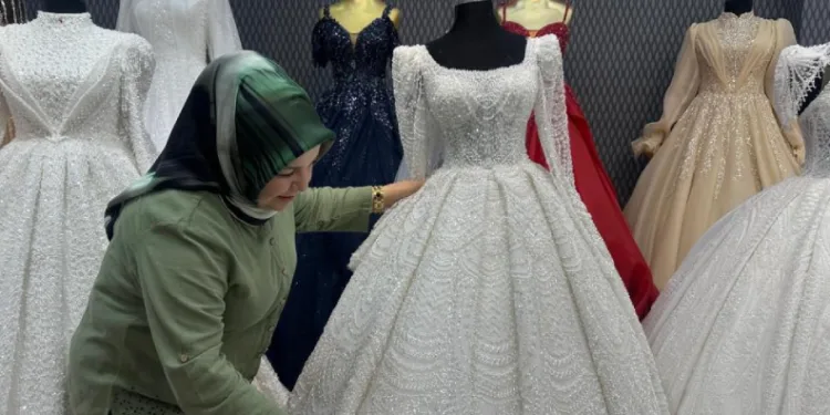 Bu sezon dantel ve kaburga gelinlik modelleri revaçta