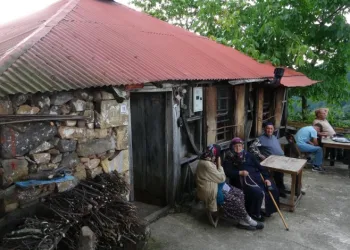 Giresun’da yayla yolundaki 70 yıllık kahvehane zamana direniyor