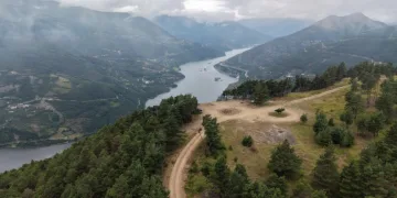 Norveç Fiyortları değil, Artvin Çoruh Vadisi