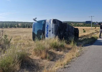 Eskişehir’de yolcu otobüsü devrildi: 24 yaralı