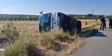 Eskişehir’de yolcu otobüsü devrildi: 24 yaralı