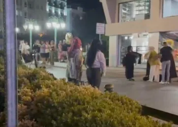 Eskişehir’de iki kadın grup arasında cadde ortasında kavga