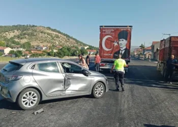 Bilecik’te kamyonet ile otomobil çarpıştı: 1 yaralı