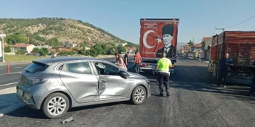 Bilecik’te kamyonet ile otomobil çarpıştı: 1 yaralı