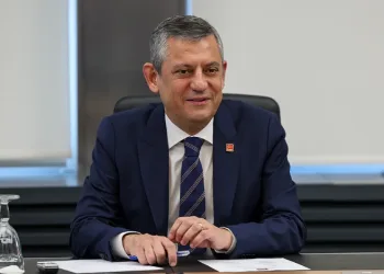 Özgür Özel ‘Yeni Parti’yi açıkladı! CHP kürsüsüne veda etti