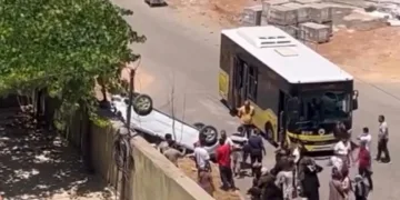 Siirt’te belediye otobüsü ile hafif ticari araç çarpıştı: 1 yaralı