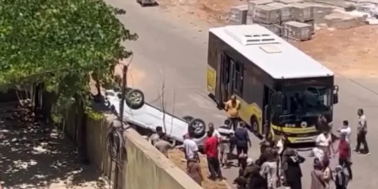 Siirt’te belediye otobüsü ile hafif ticari araç çarpıştı: 1 yaralı