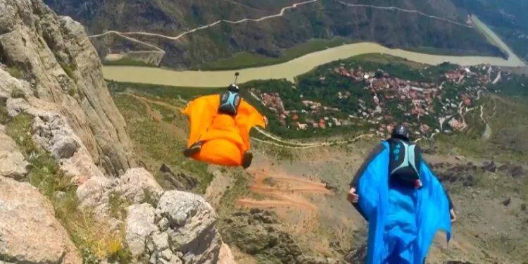 Kemaliye’de Wingsuit Şöleni