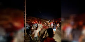 Mardin’de otomobil ile kamyonetin çarpıştığı kazada 3 kişi hayatını kaybetti, 5 kişi yaralandı