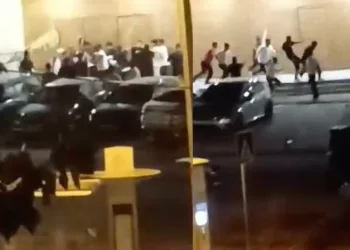 Başakşehir’de iki grup birbirine girdi: Sopa ve flama direkleriyle saldırdılar
