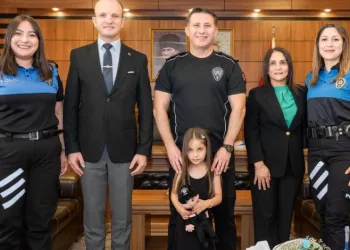Gazi kızına yunus polis bebeği hediye edildi
