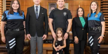 Gazi kızına yunus polis bebeği hediye edildi