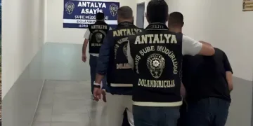 Kuyumculara sahte altın diş satan şüphelilere, polisten ‘Gülen yüz’ operasyonu