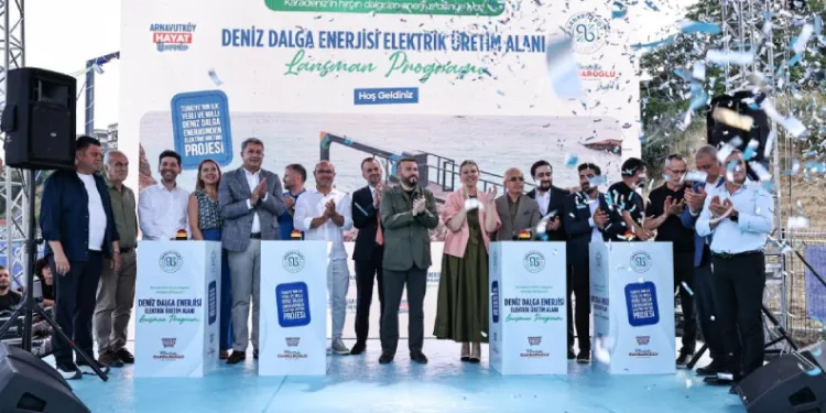 Karadeniz’in hırçın dalgaları Arnavutköy’de enerjiye dönüştü