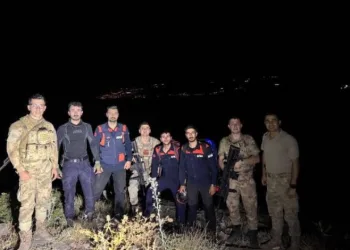 Şırnak’ta dağda mahsur kalan 2 mühendis askeri helikopterle kurtarıldı