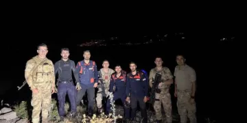 Şırnak’ta dağda mahsur kalan 2 mühendis askeri helikopterle kurtarıldı