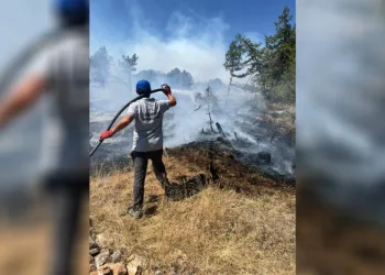 Kütahya’da orman yangını: Ekipler havadan ve karadan müdahale ediyor